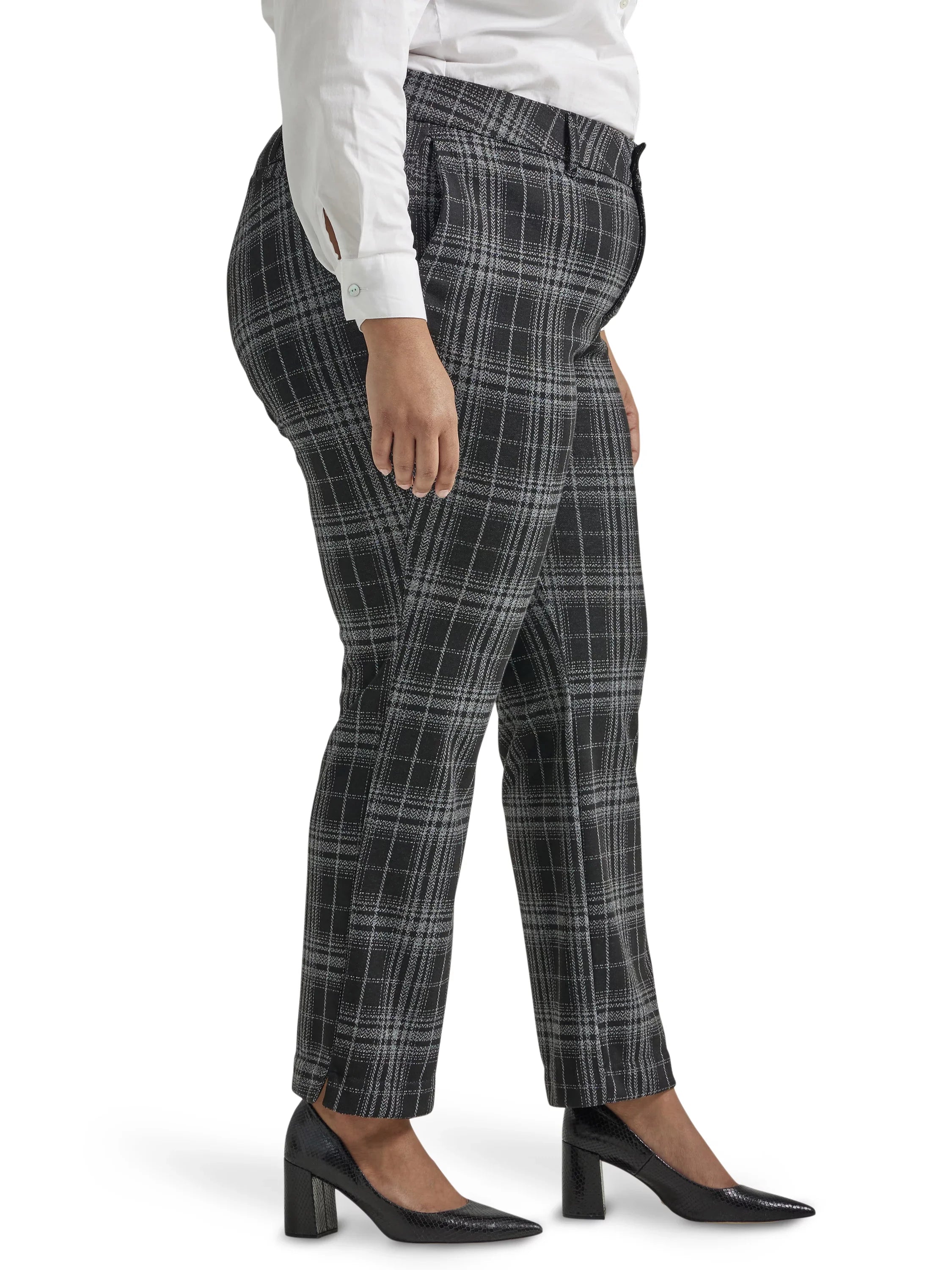 Lee® Women's Plus Regular Fit Sizetraight Knit Pant