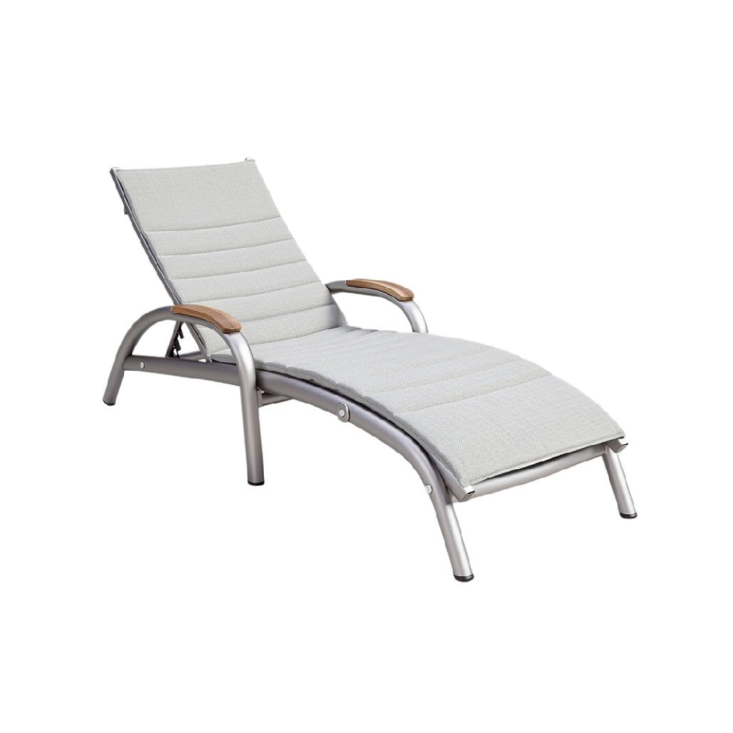 "Modern Outdoor Lounge Chair with Aluminum Frame and Fabric Upholstery"