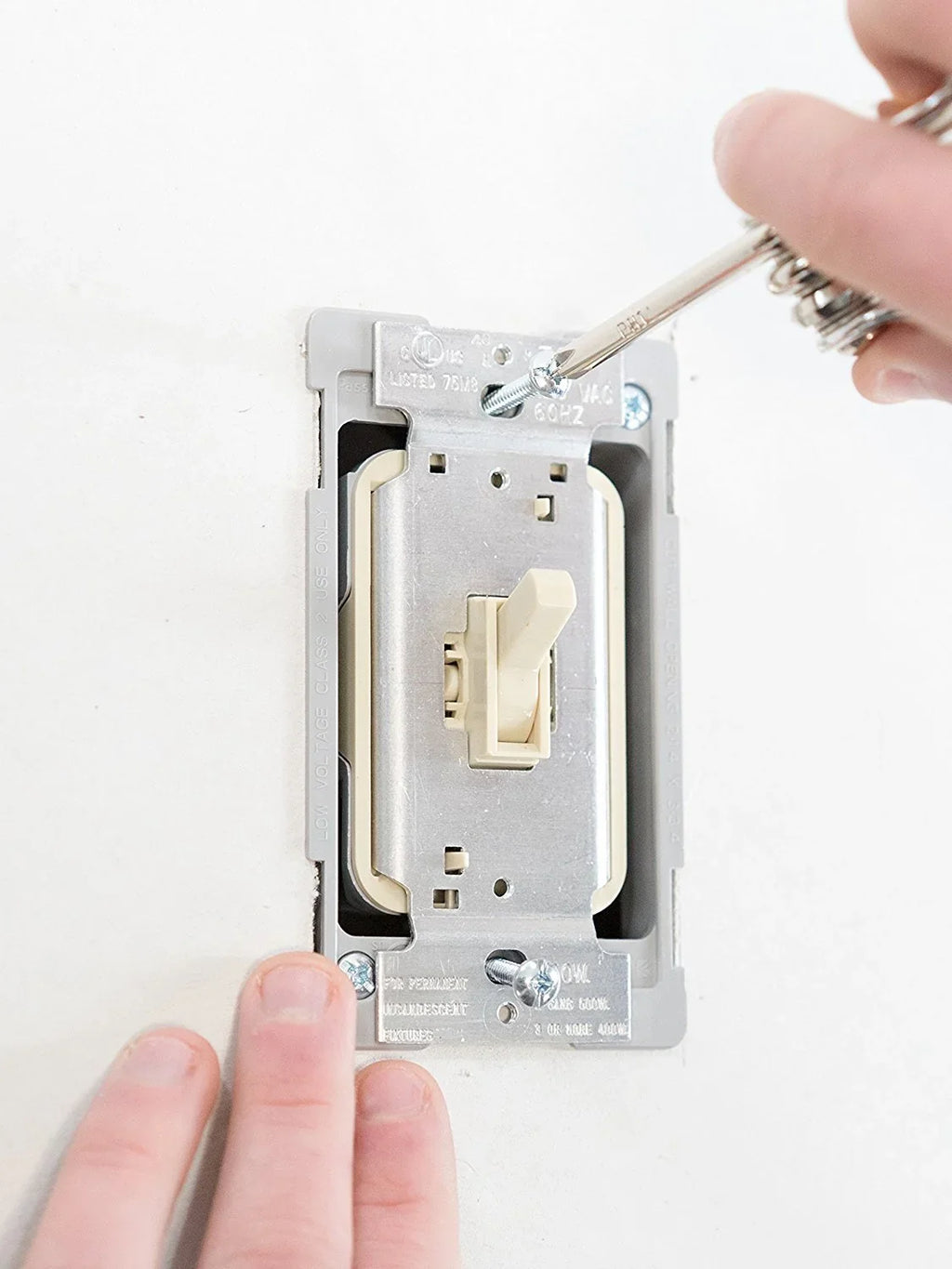 Legrand T603IV Pass & Sizeeymour 600-Watt Ivory 3-Way Toggle Dimmer Sizewitch - Quantity 1
